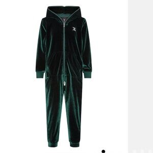 Onepiece onesie green velour.